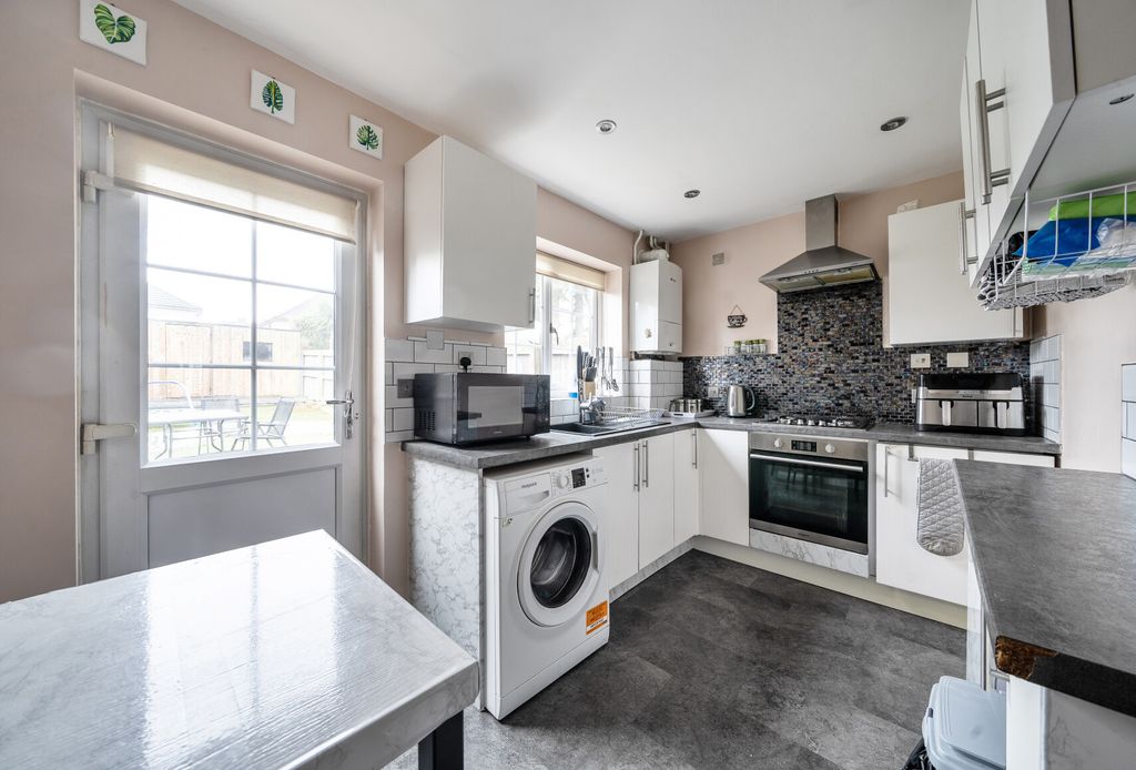 Property photo 3 of 10 1465346-12-6A0c6c...