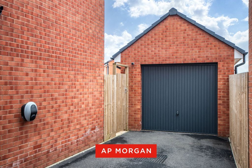 Property photo 2 of 21 Picture No. 19