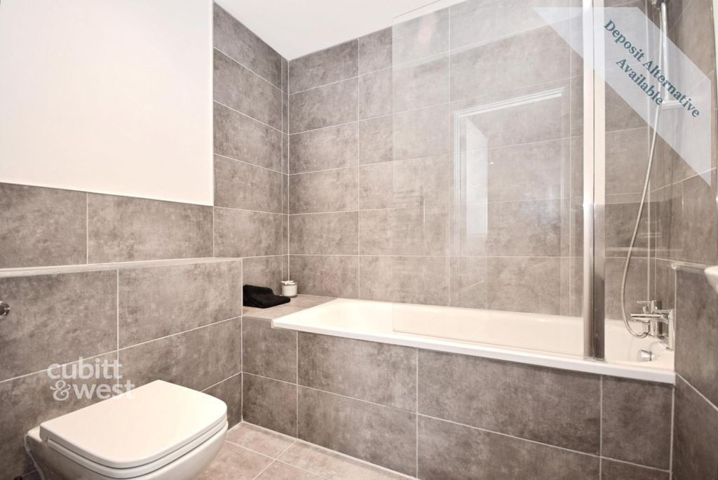 Property photo 3 of 7 Bathroom