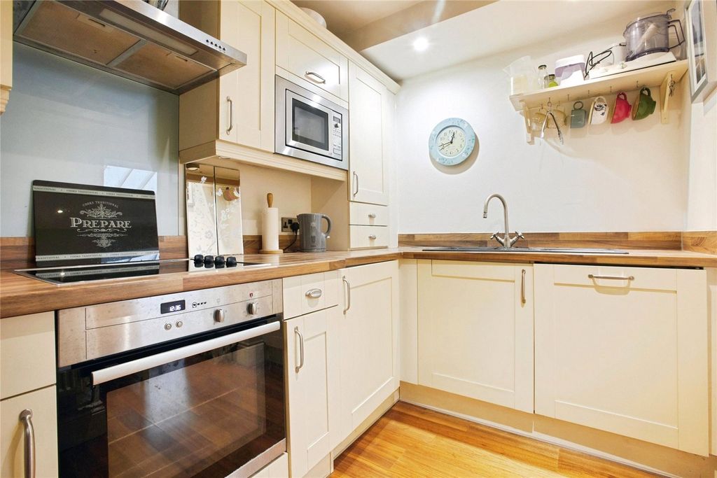 Property photo 2 of 16 Picture No. 23