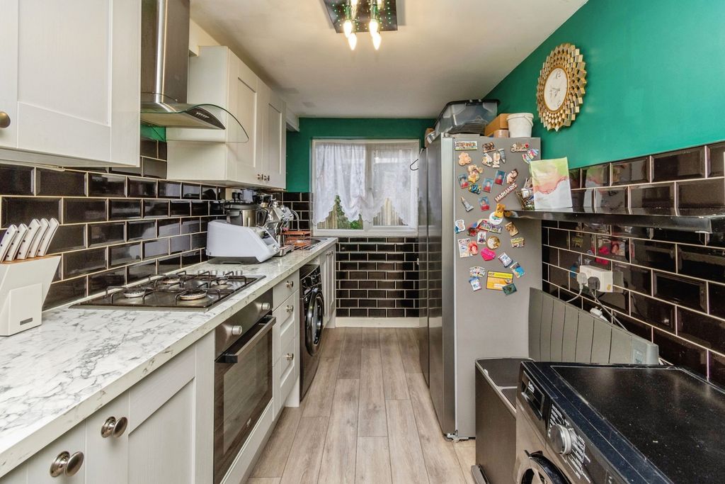 Property photo 3 of 18 Pbox-Img.Jpg