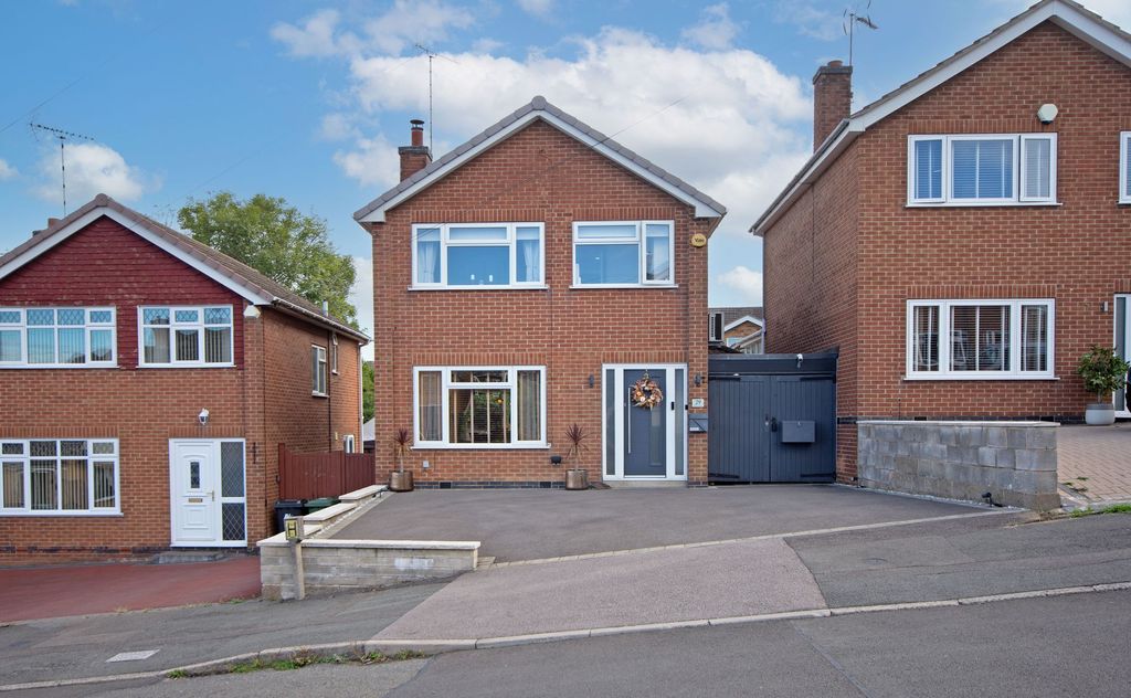 Property photo 1 of 33
