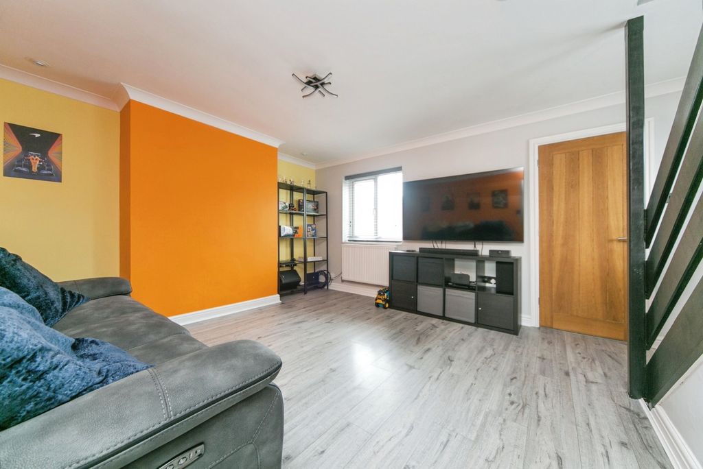 Property photo 3 of 20 Pbox-Img.Jpg