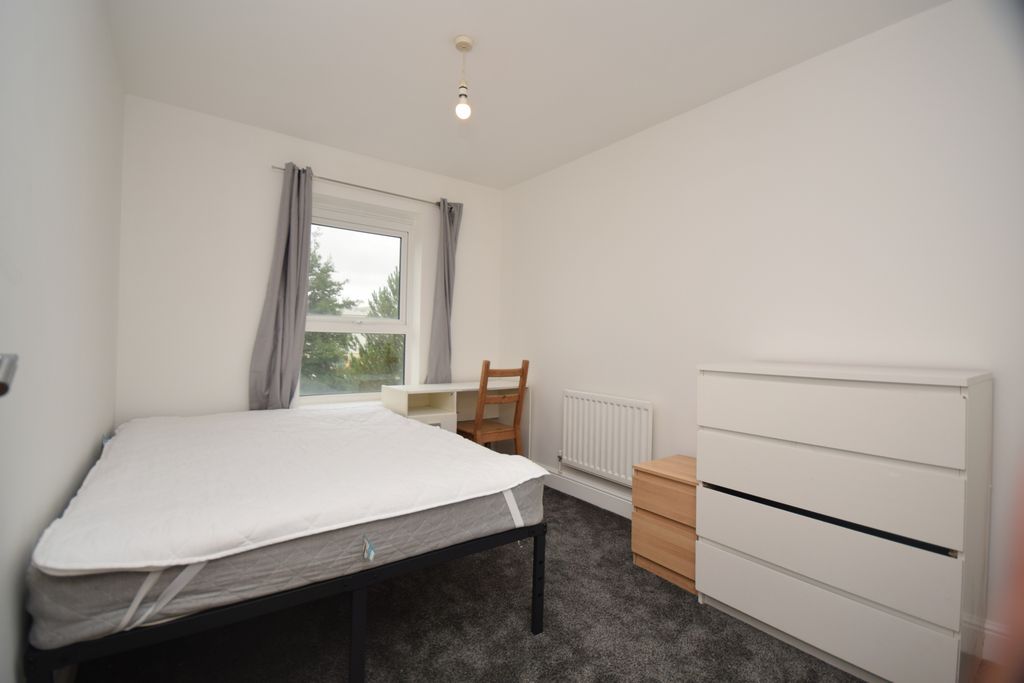 Property photo 3 of 9 Bedroom 1