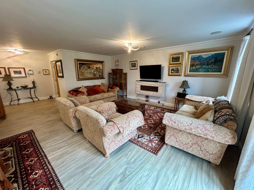 Property photo 3 of 27 Picture No. 23