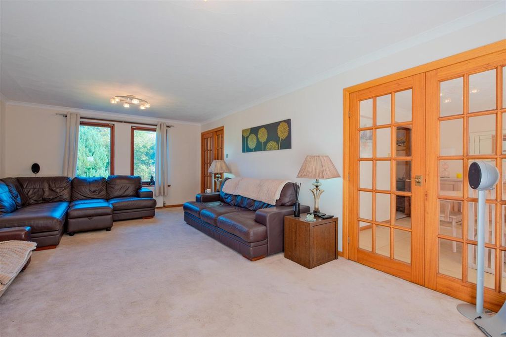 Property photo 3 of 27
