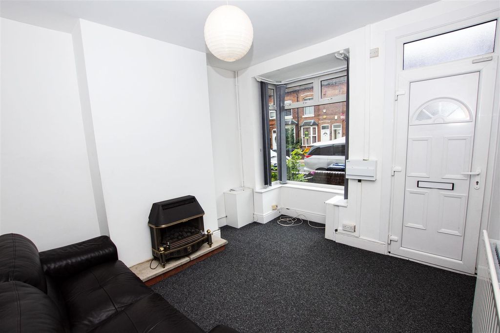 Property photo 3 of 12 Approach