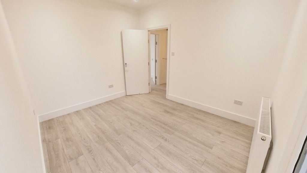 Property photo 2 of 27