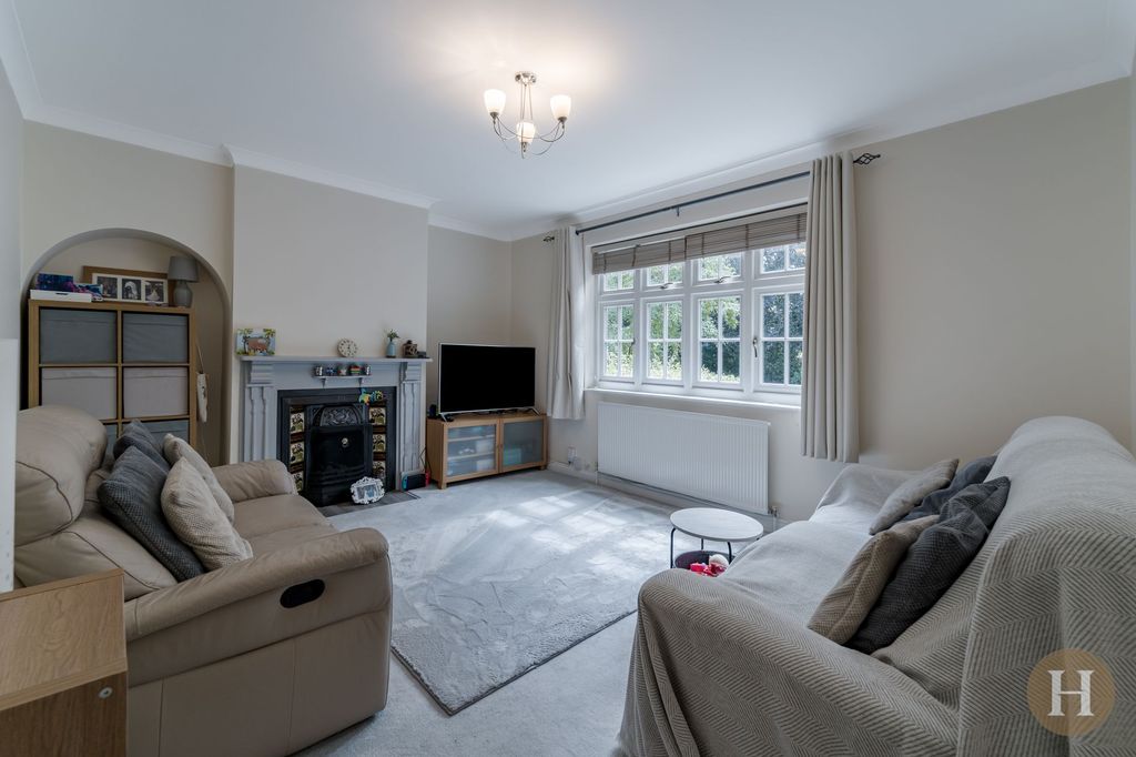 Property photo 2 of 27