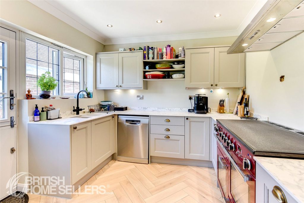 Property photo 2 of 34 Picture No. 09