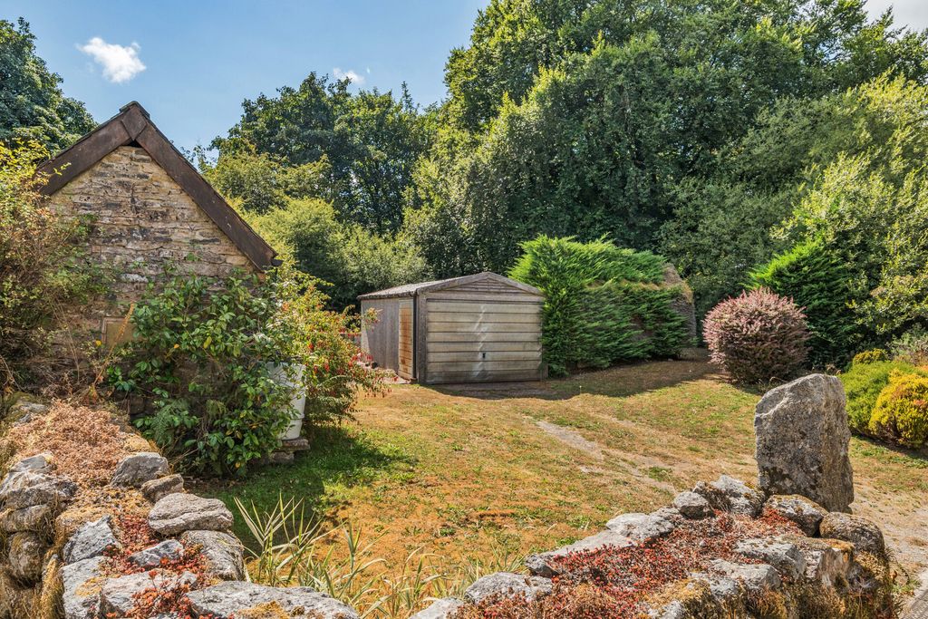 Property photo 2 of 13 Garden / Parking
