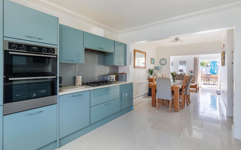 Property photo 1 of 28