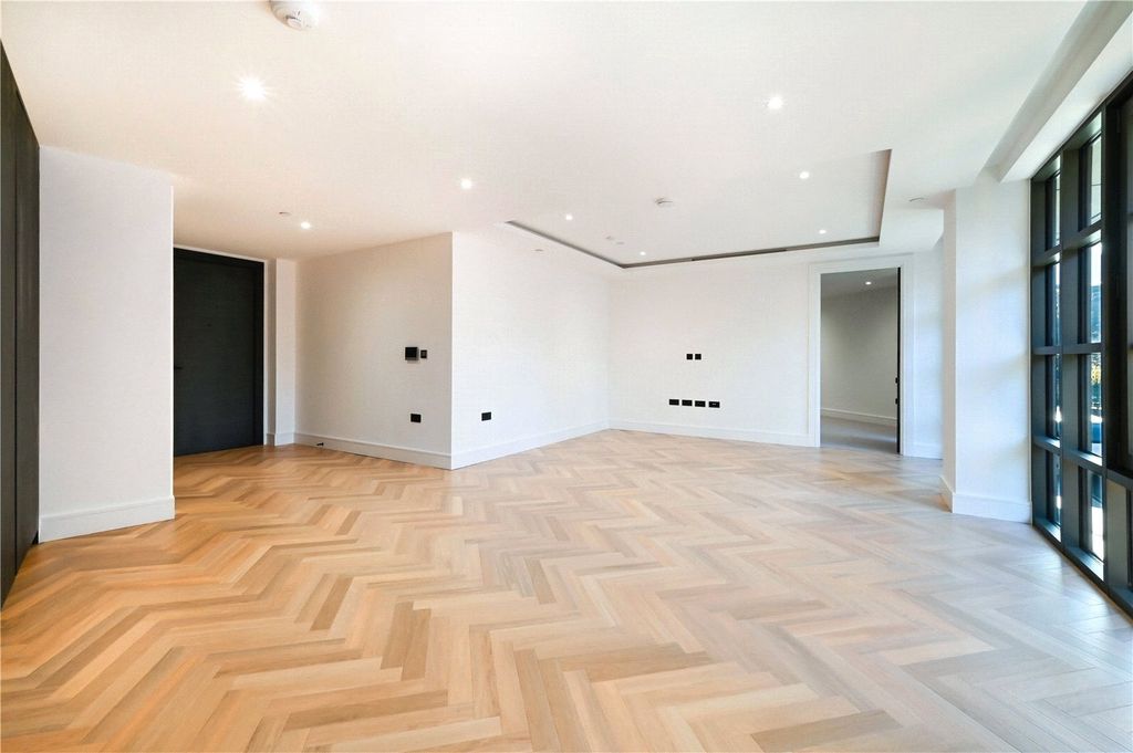 Property photo 3 of 9 Brigade Court