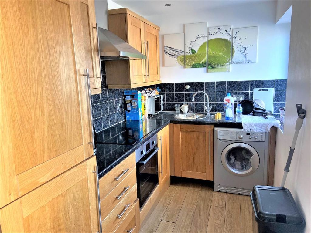 Property photo 2 of 8 Kitchen