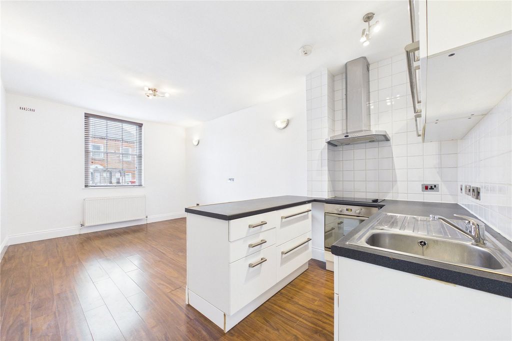 Property photo 2 of 9 Picture No. 14