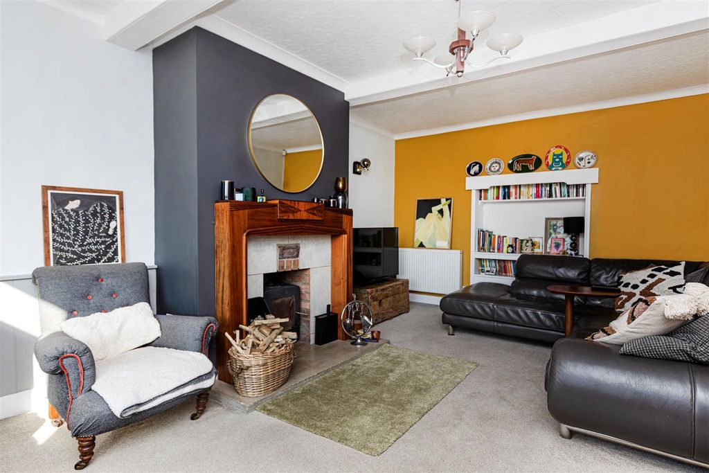 Property photo 3 of 41 Living Room