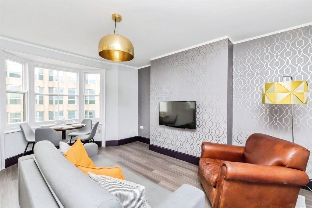 Property photo 2 of 12 Lounge