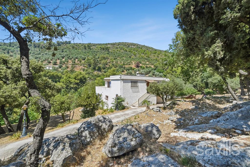 Property photo 1 of 14 Country House Offering Great Potential