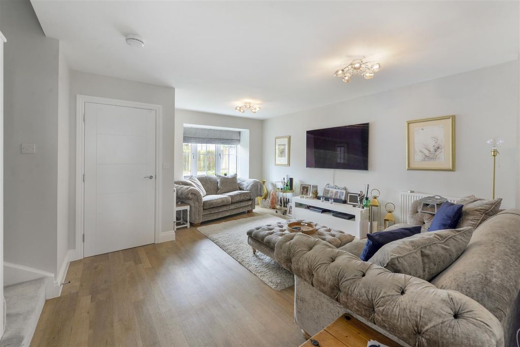 Property photo 2 of 13 02.