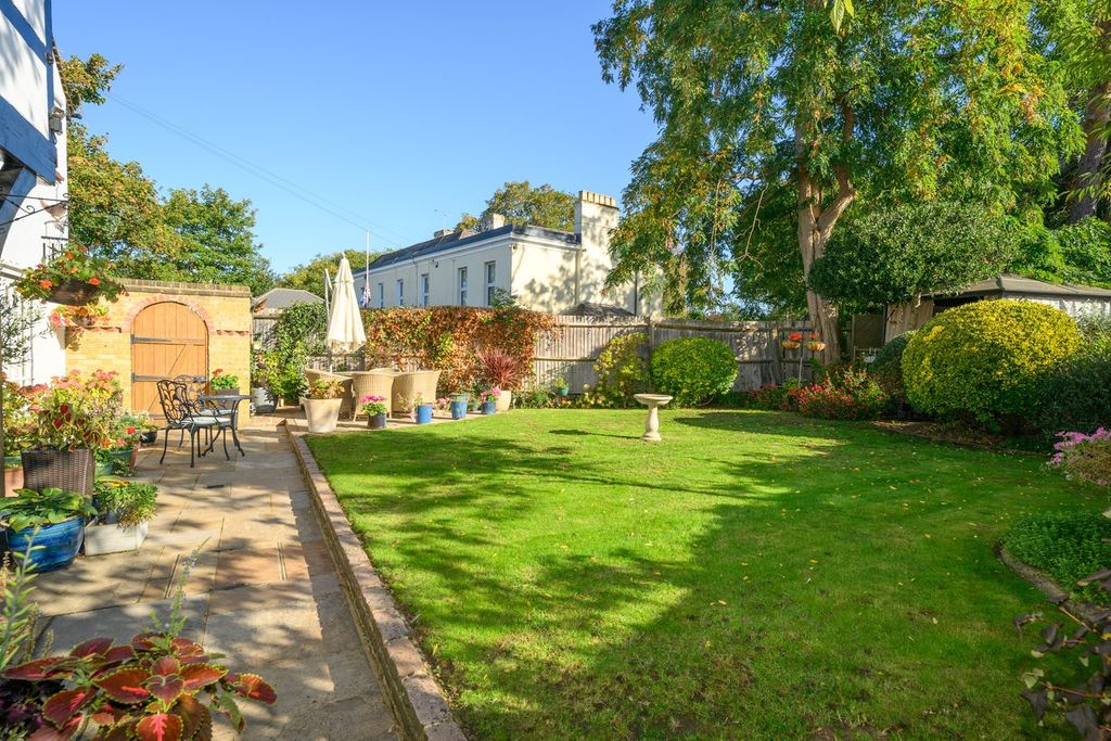 Property photo 2 of 30