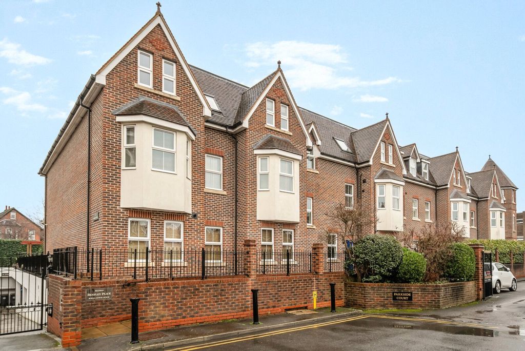 Property photo 1 of 16 1409003-2-6981Fab...