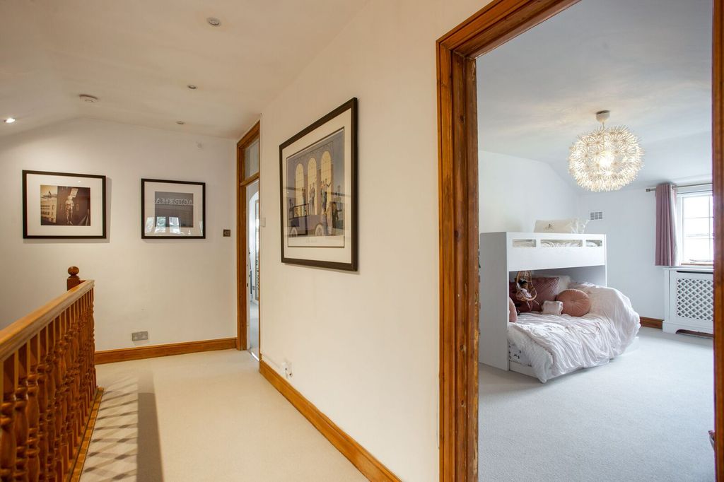 Property photo 3 of 43