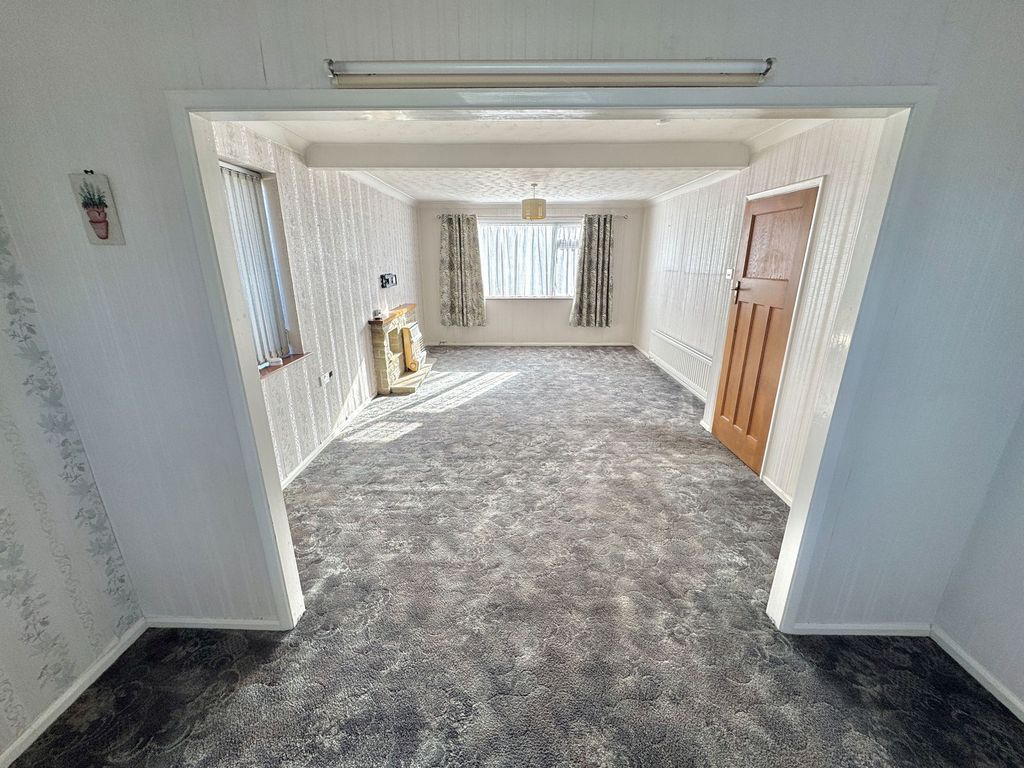 Property photo 2 of 25