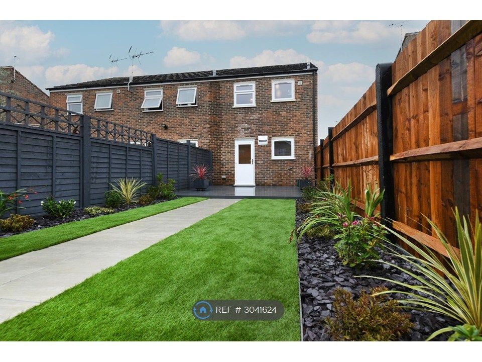 Property photo 1 of 15 Newly Landscaped Rear Garden