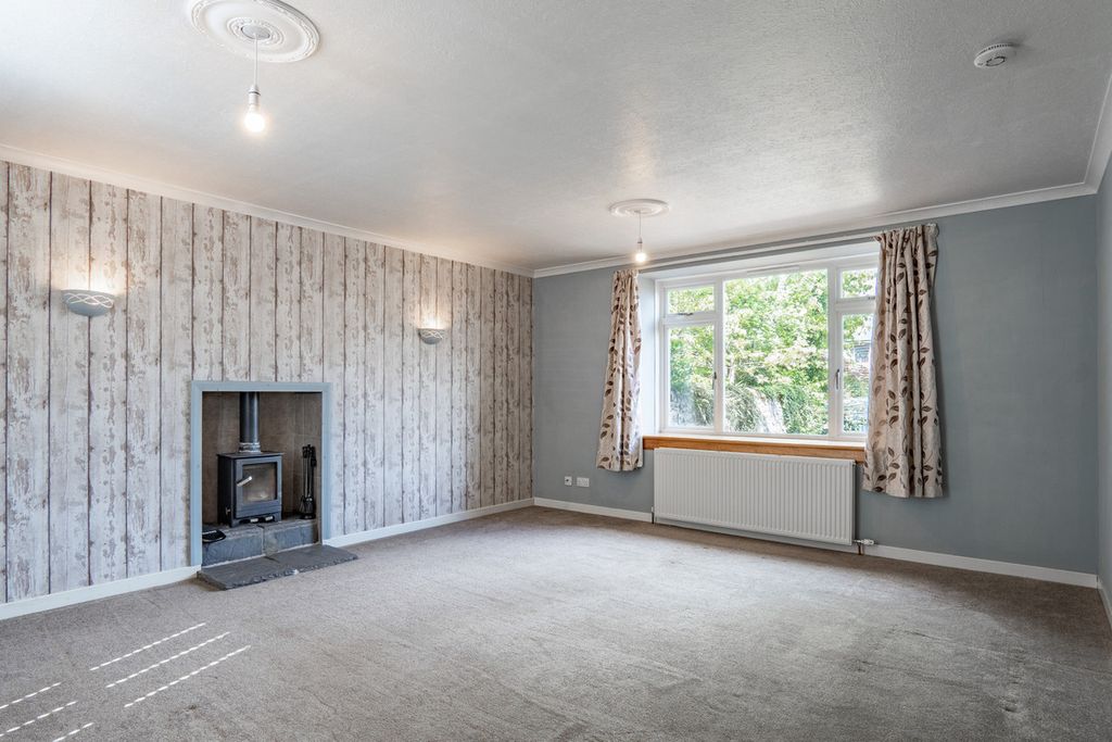 Property photo 2 of 43