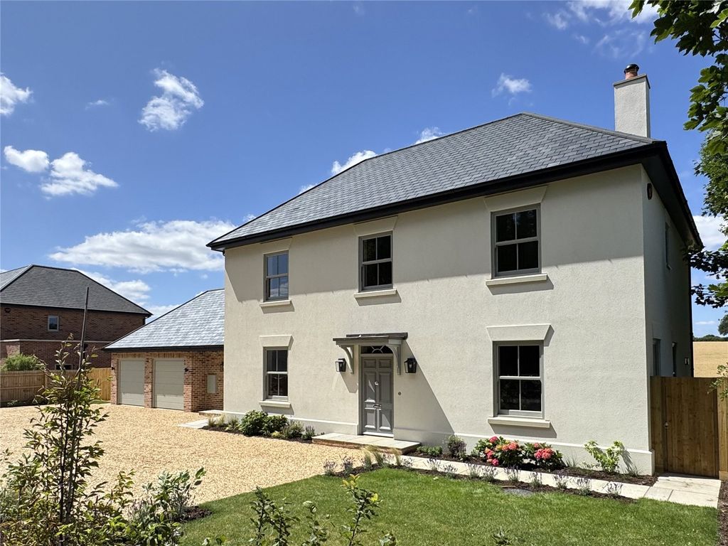 Property photo 2 of 18 Dunwood House