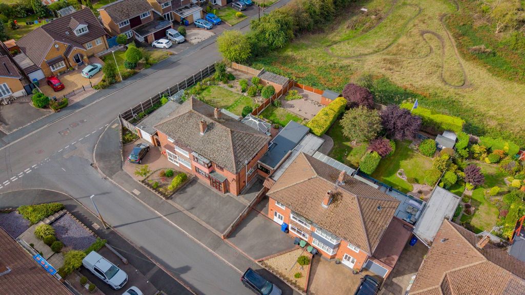 Property photo 2 of 43