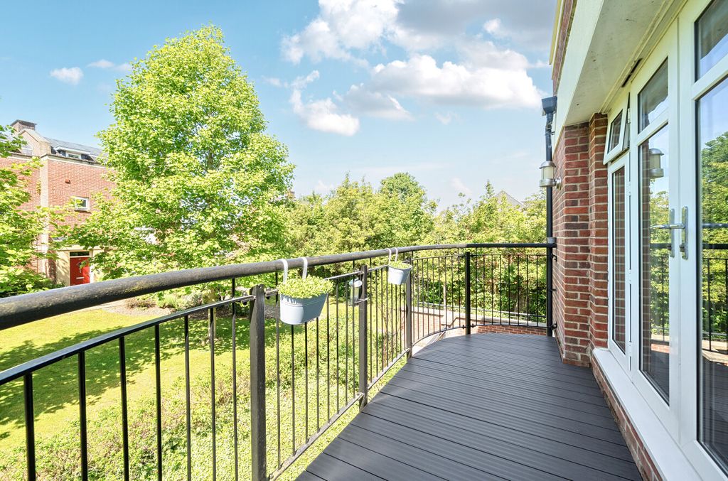 Property photo 2 of 8 1465266-9-6A10375...