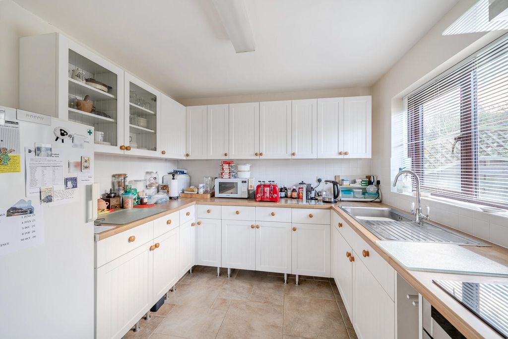 Property photo 2 of 12 Kitchen