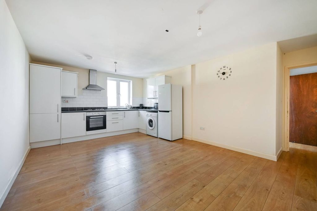 Property photo 2 of 6