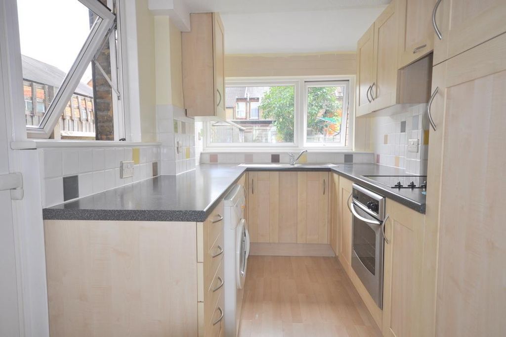 Property photo 2 of 7 Kitchen