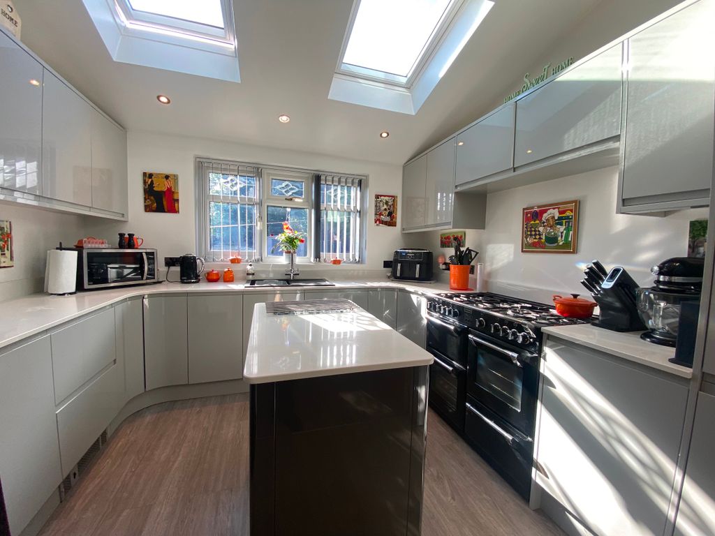 Property photo 2 of 33