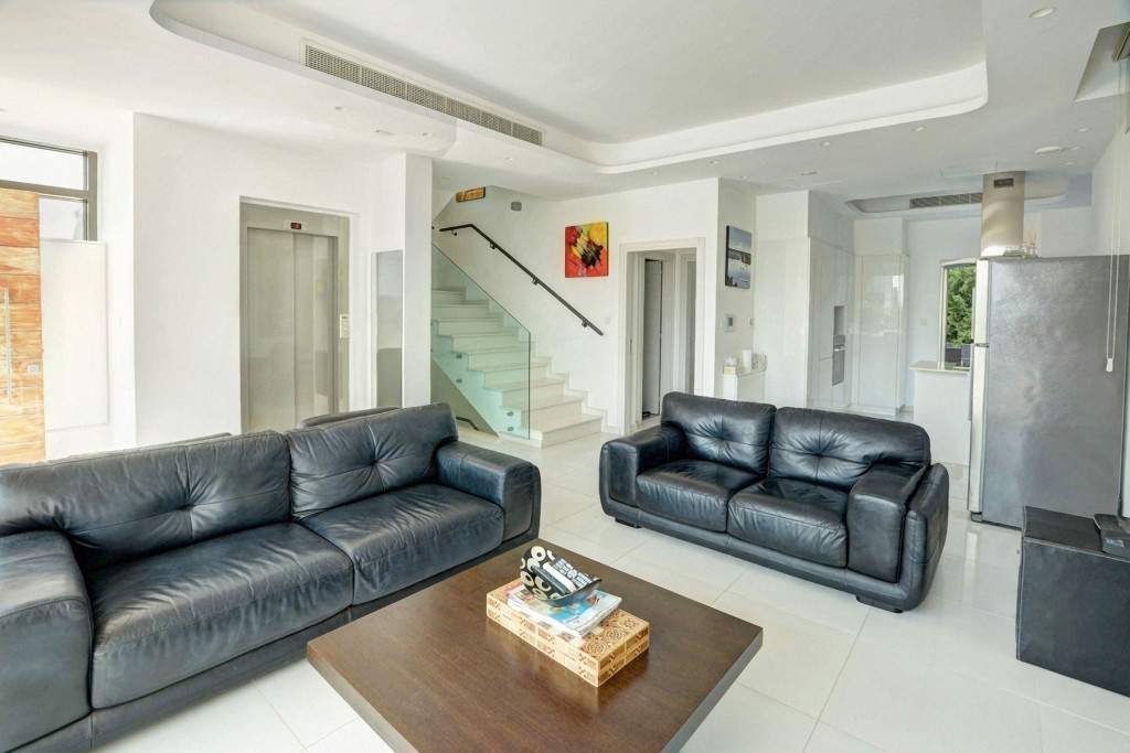 Property photo 3 of 30