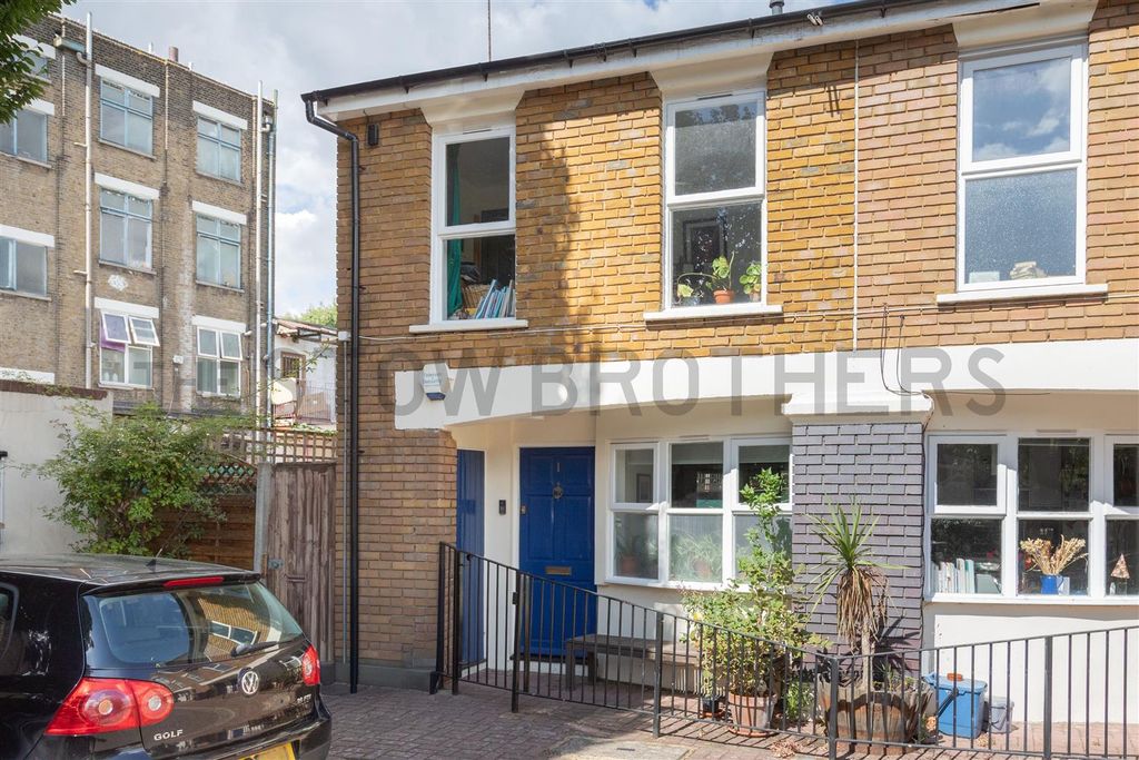 Property photo 2 of 27