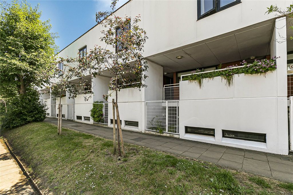 Property photo 3 of 18 Exterior