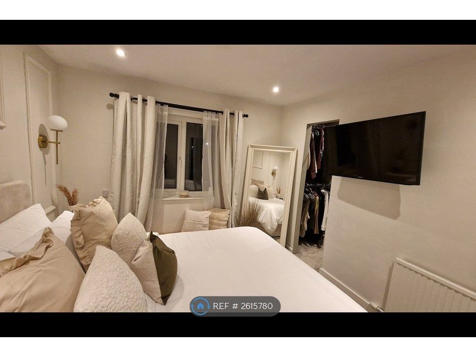 Property photo 2 of 27
