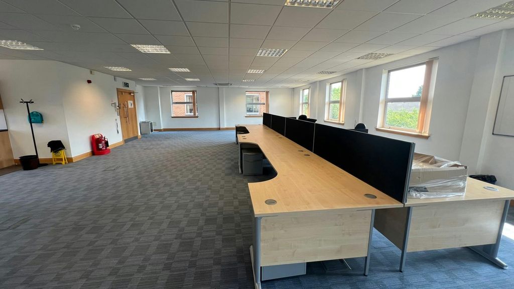 Property photo 3 of 9 4 Winnersh Fields Ff Office 2.Jpg
