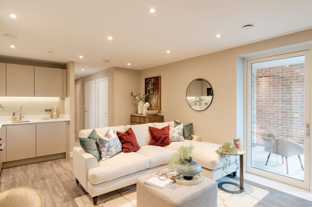 Property photo 2 of 13