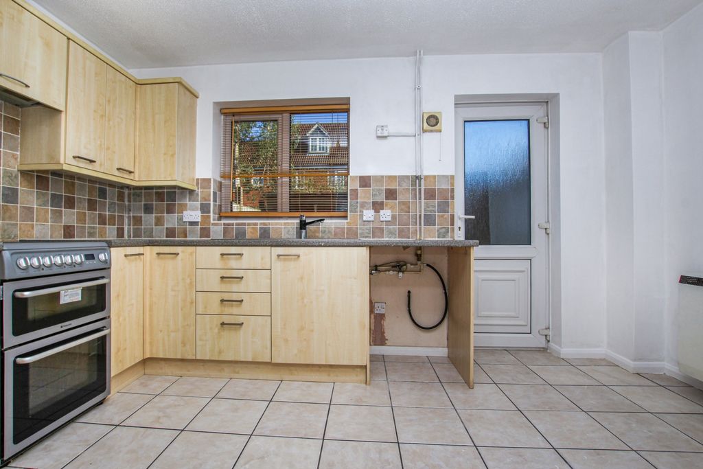 Property photo 3 of 7 Img_1275