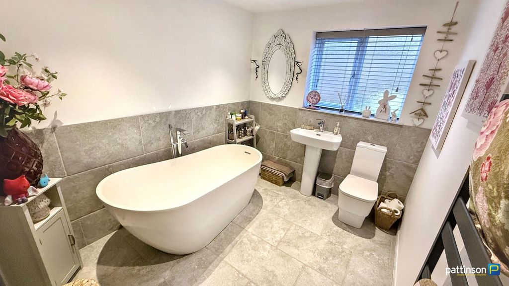 Property photo 3 of 44