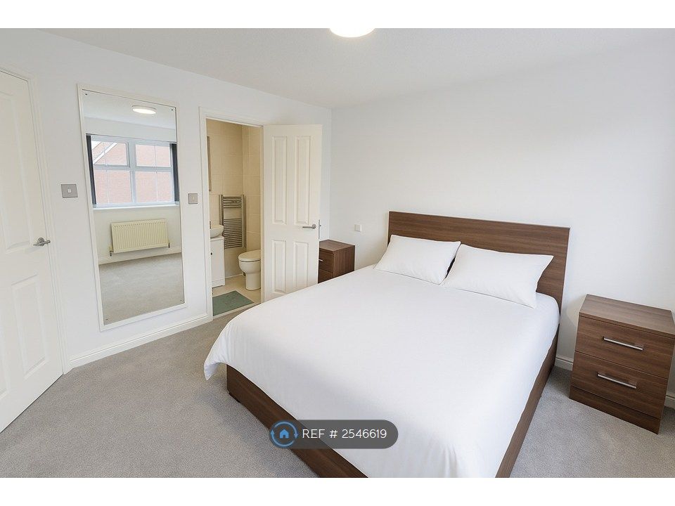 Property photo 2 of 14 Ensuite Bedroom 1