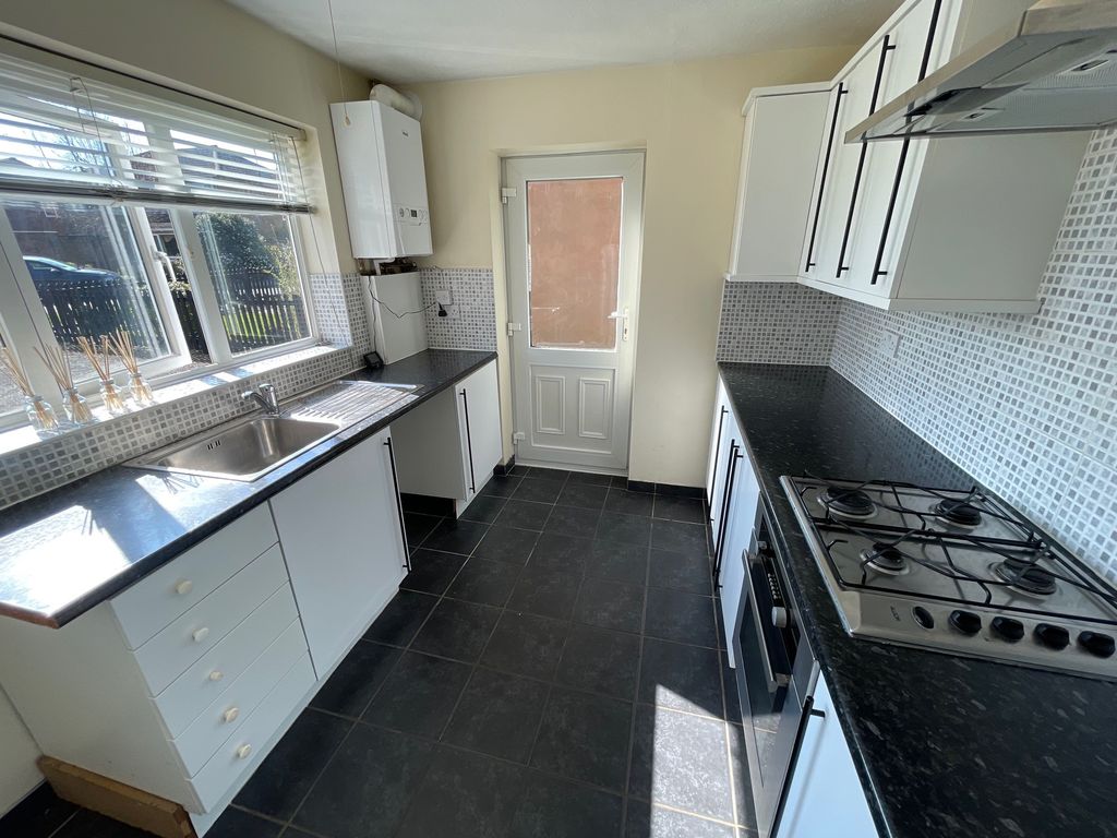 Property photo 2 of 10 Kitchen