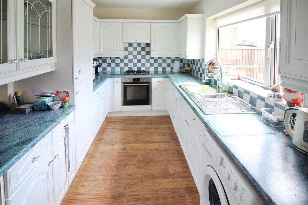 Property photo 2 of 17 Kitchen