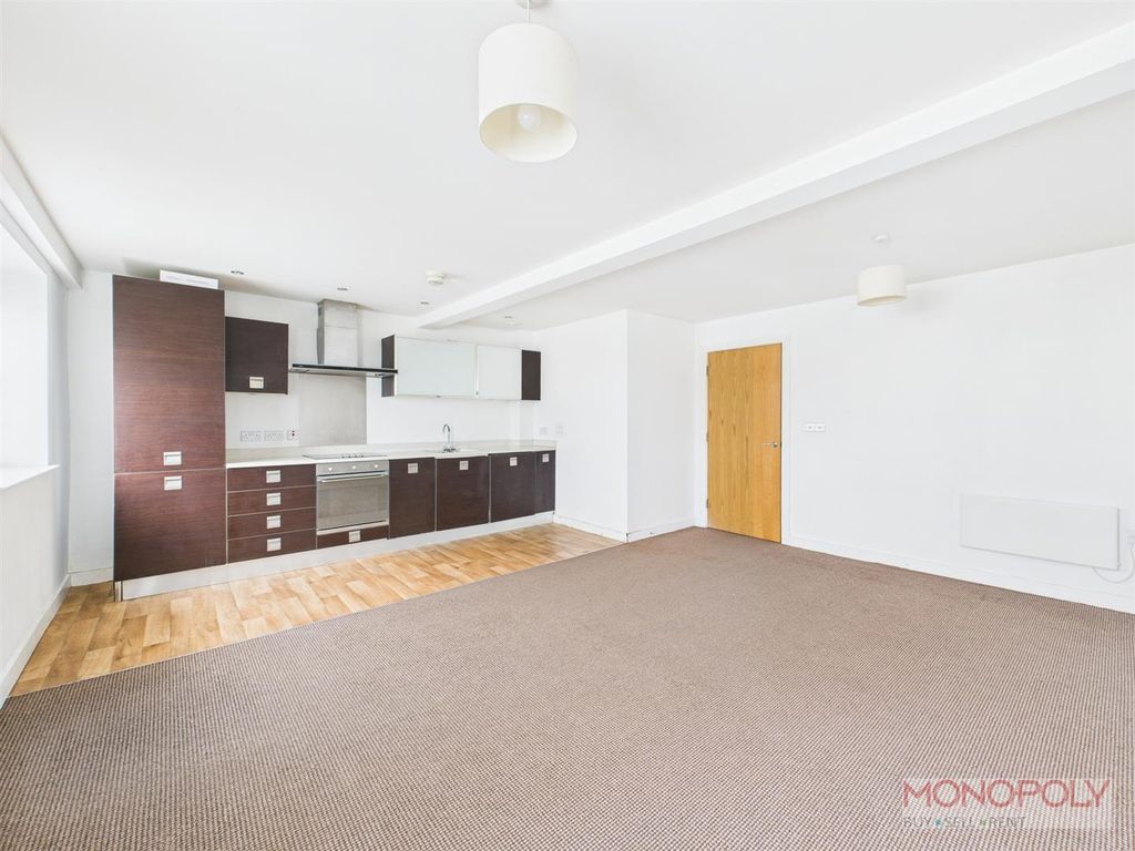 Property photo 3 of 13 Cam04439G0-Pr0197-Still004.Jpg