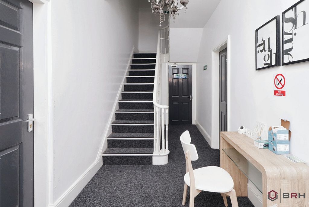 Property photo 2 of 31
