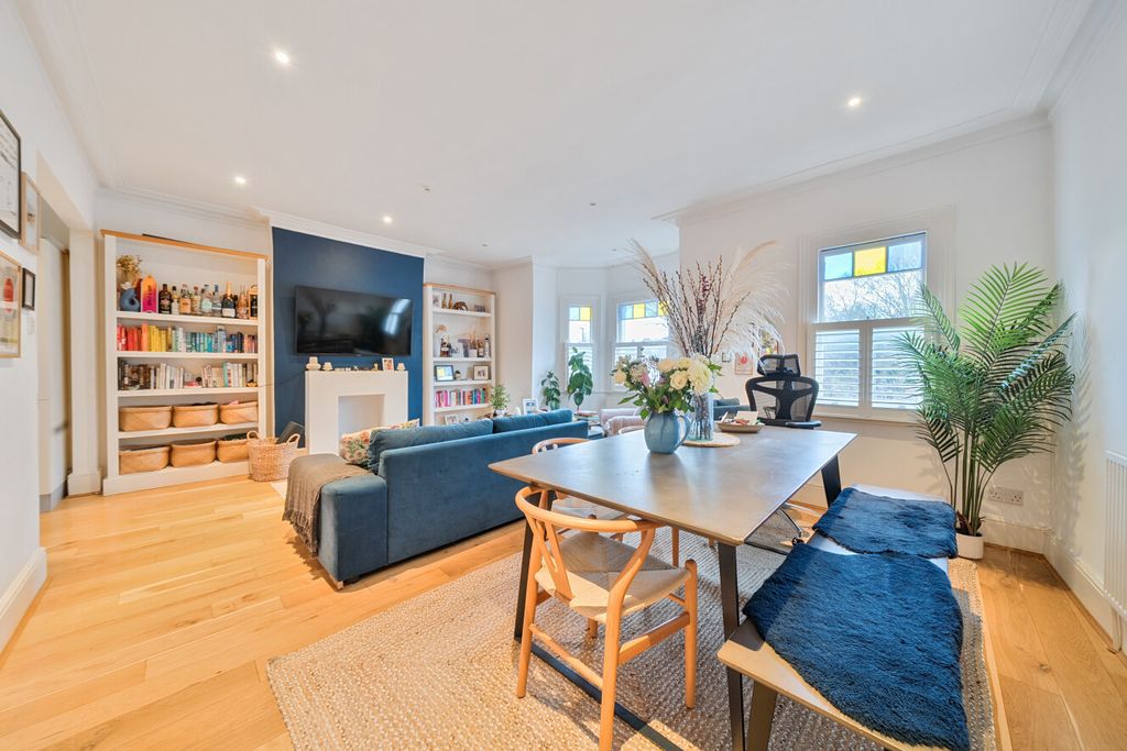 Property photo 2 of 11 1410784-23-698c48...